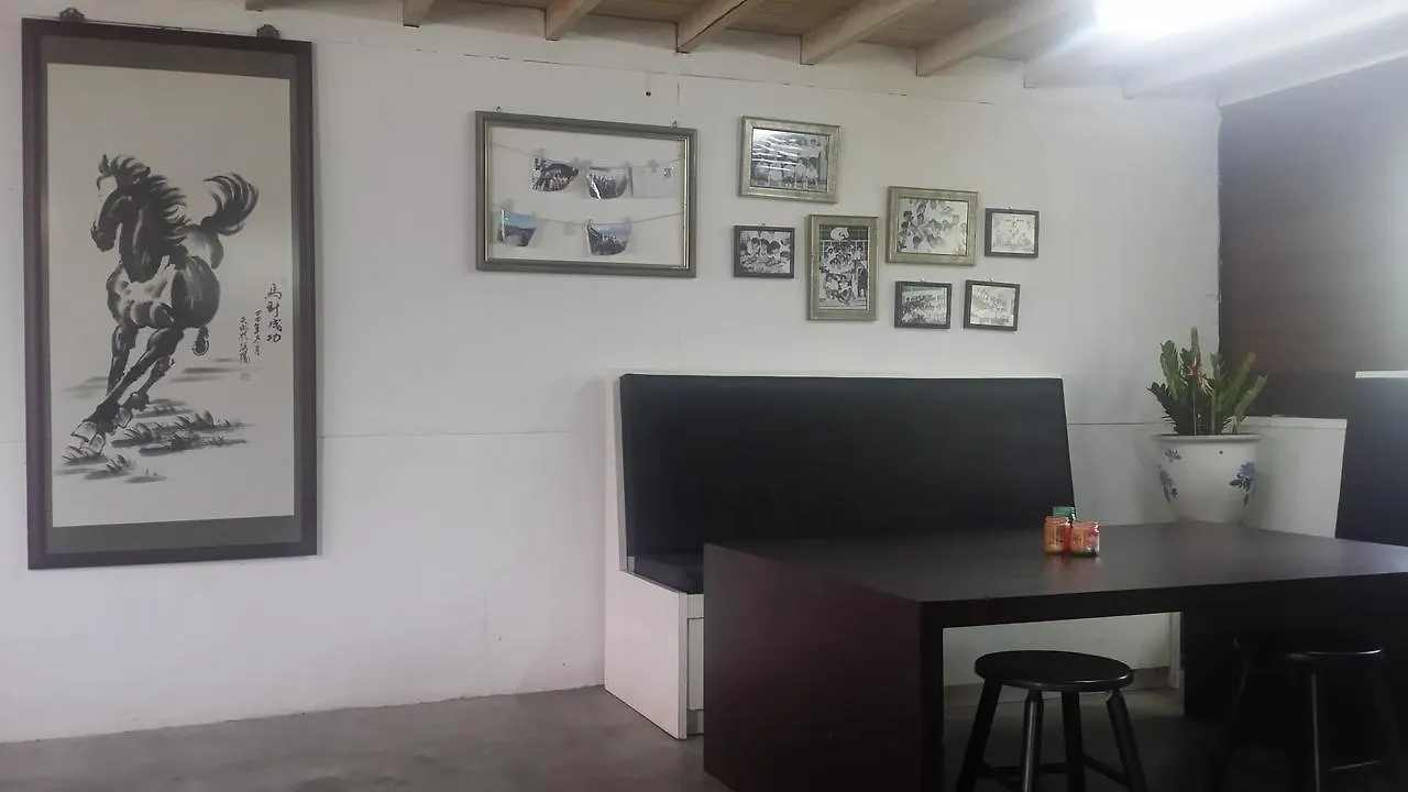 Titi Teras Village House Balik Pulau