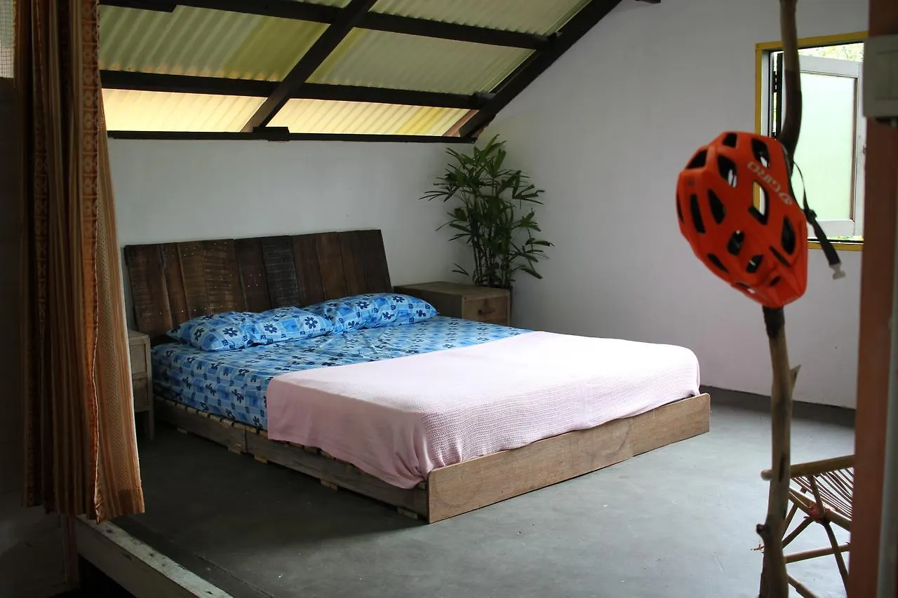 Titi Teras Village House Balik Pulau Bed & Breakfast