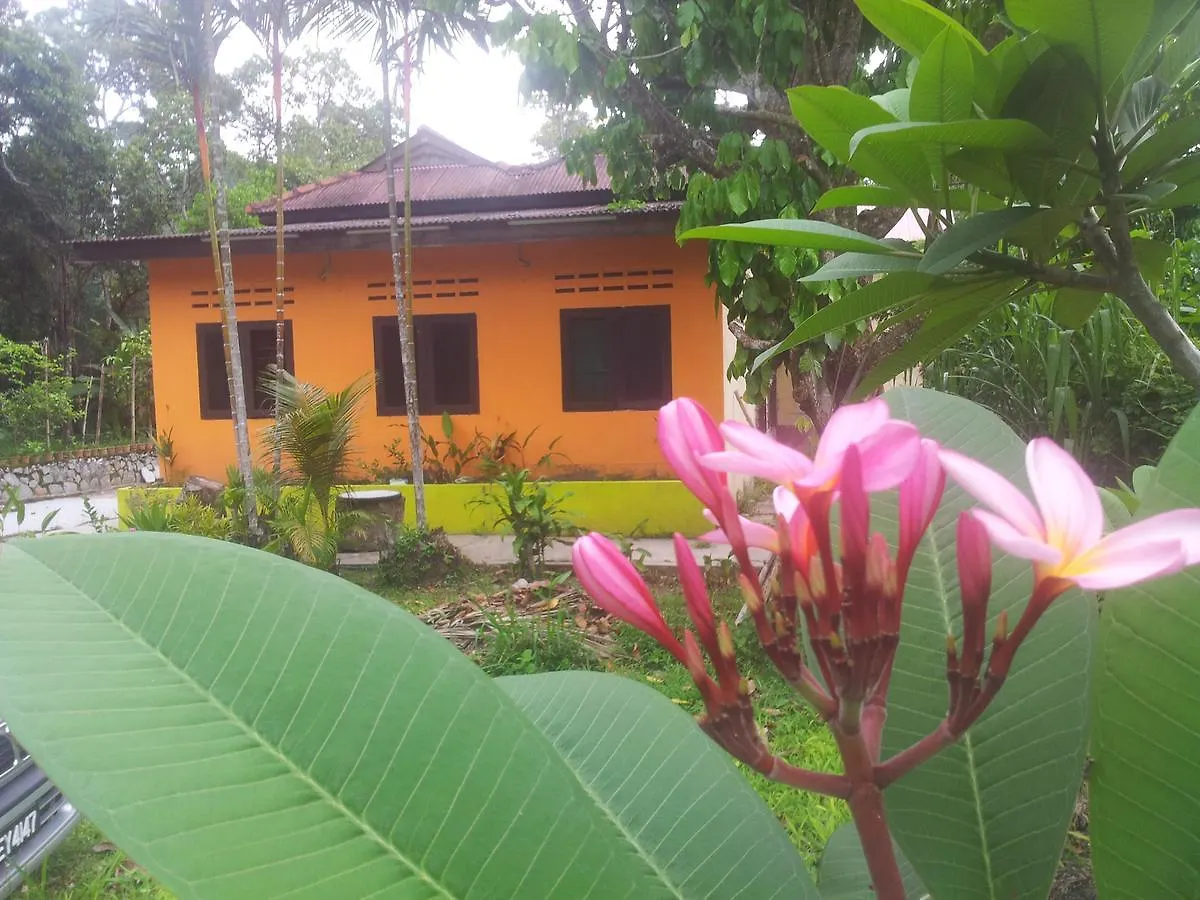 Titi Teras Village House Balik Pulau 2*,