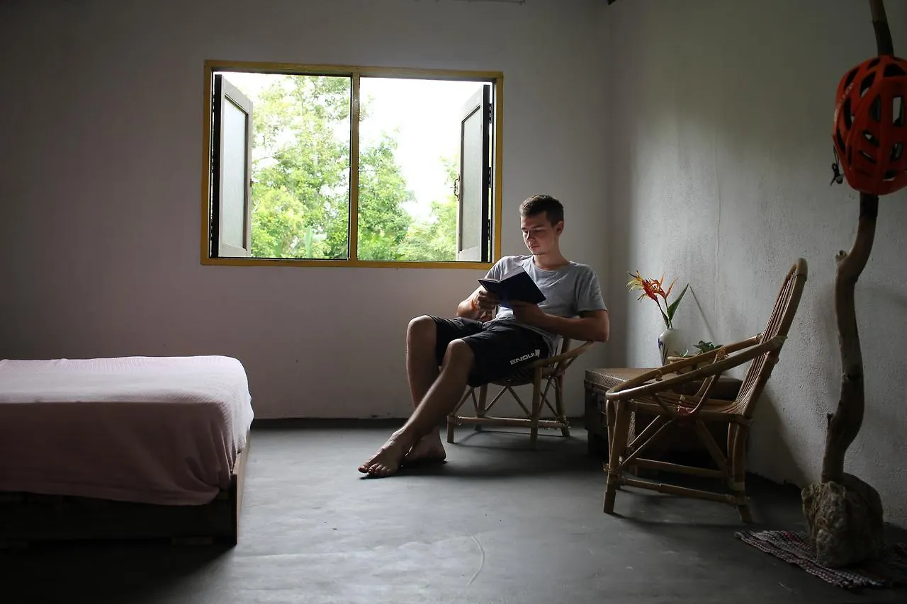 Titi Teras Village House Balik Pulau